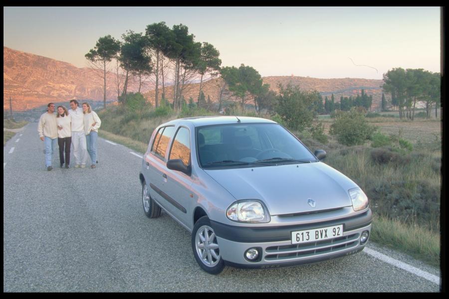  Renault Clio 1998 года  (фото 59 из 106)